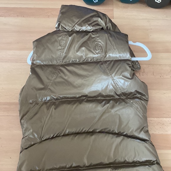 NWOT Metallic Gold Athleta Vest - Picture 4 of 4